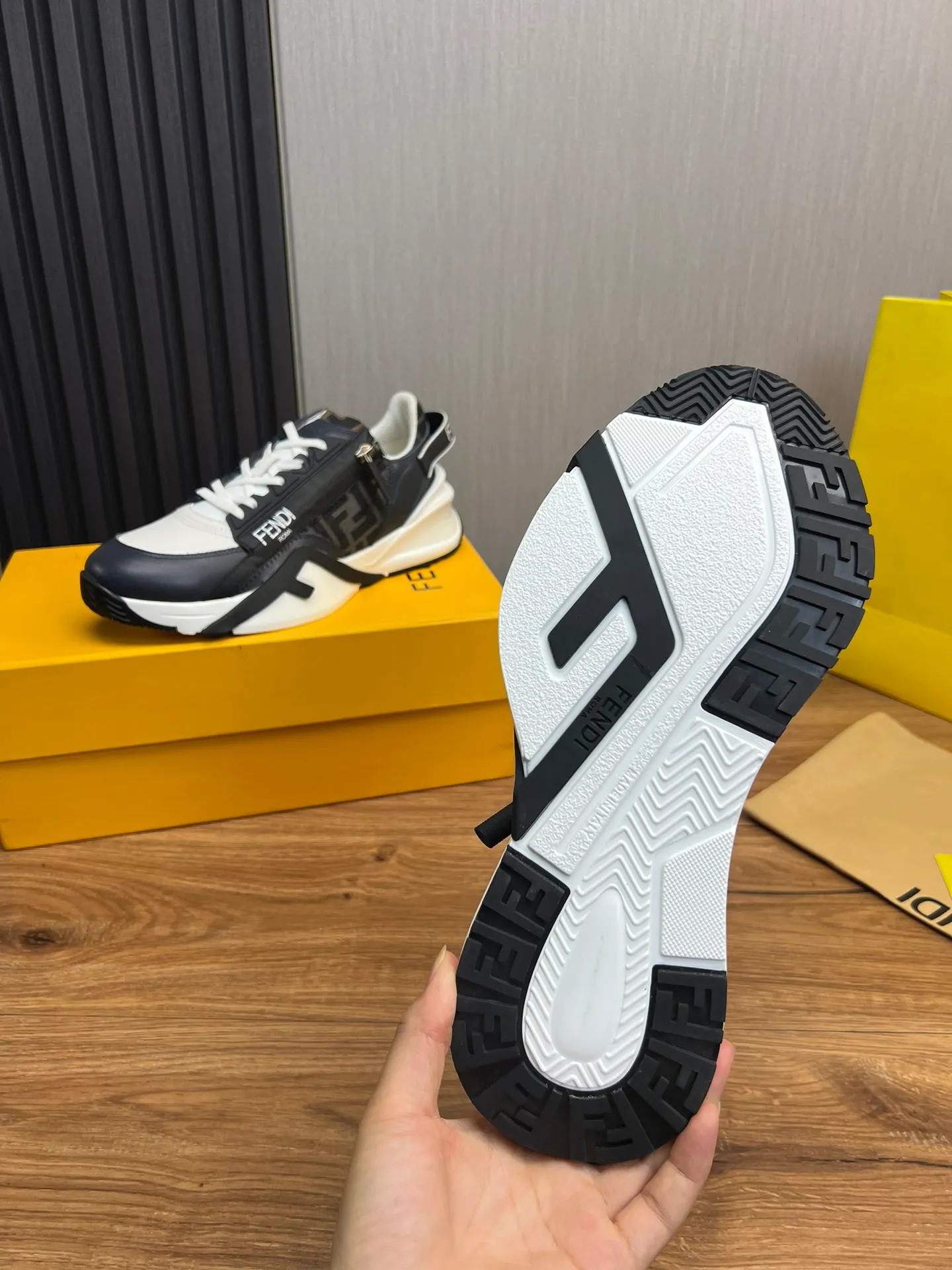 Men's men's shoes💰520💰 Fendi [Fendi] hot style is on the market🔥Fashionable casual men's shoes🔱Made of original brand fly knit fabric. Original cowhide + breathable mesh lining + sheepskin feet. Perfect shape and top quality, you deserve it🔜Original rubber outsole, ultra-light, non-slip and wear-resistant👣 Standard size 38-44